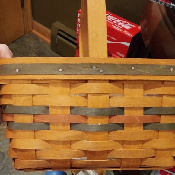 1991 Longaberger Easter Basket with Protector & Product Card – Handwoven - Picture 2 of 3